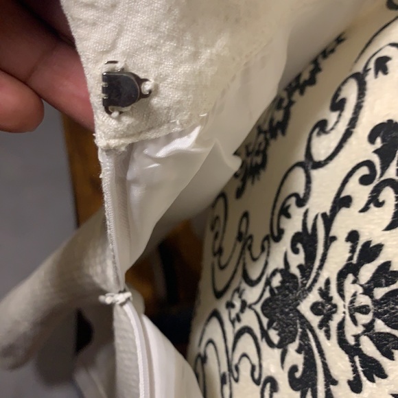 Jones Wear White skirt. - Picture 6 of 7